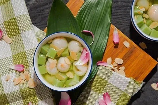 Chè Khúc Bạch: Món Tráng Miệng Thanh Tao, Giải Nhiệt